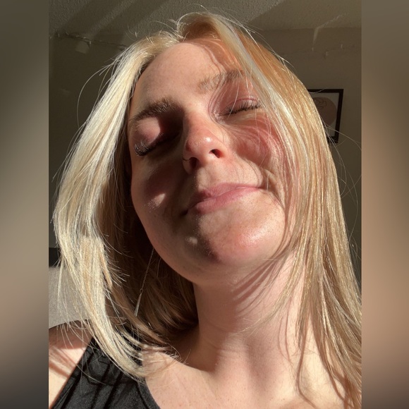 Meet your Posher, Sunni - Picture 1 of 1